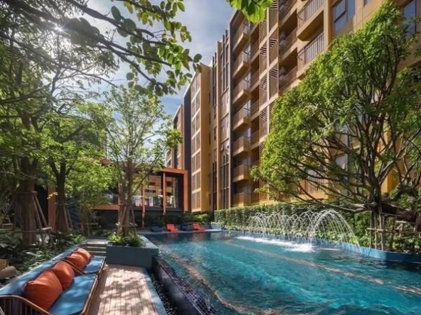 pool of THE BASE Sukhumvit 50