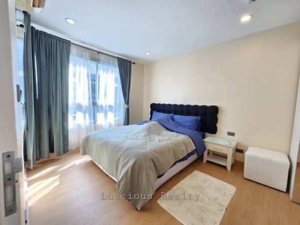 bedroom of The Clover