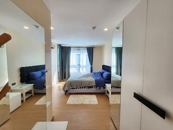 bedroom and room interior of The Clover