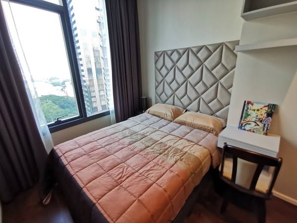 bedroom of The Diplomat 39