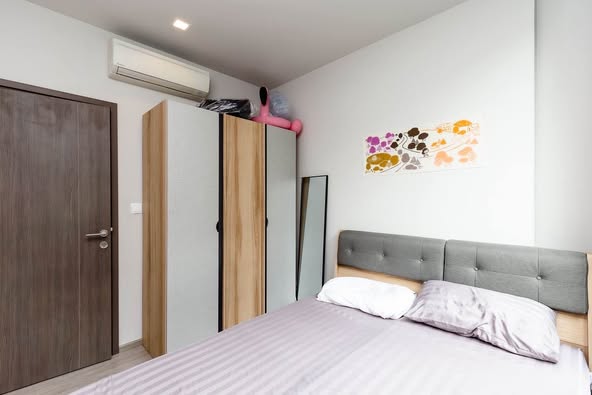 bedroom and room interior of THE LINE Wongsawang