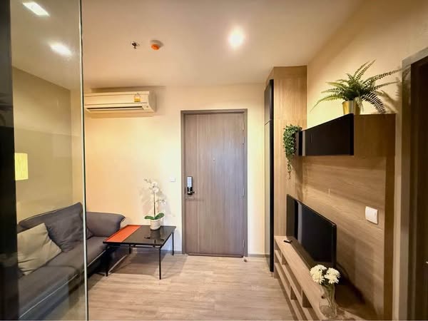 room interior of THE LINE Wongsawang