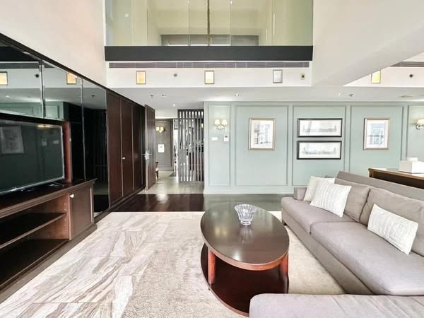 living room and room interior of The Met Condominium