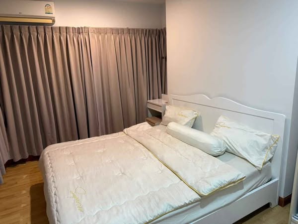 bedroom of The Parkland Taksin -Tha Phra