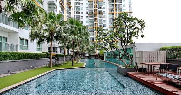 pool of The Parkland Taksin -Tha Phra