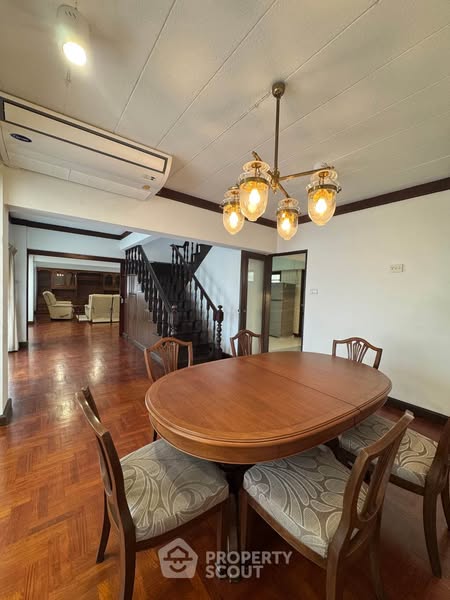 room interior of THE XXXIX