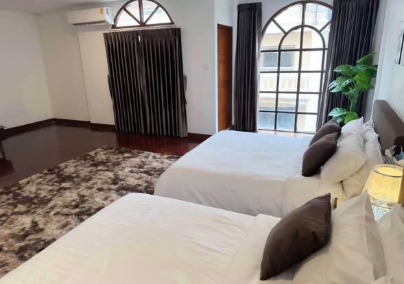 bedroom of Thong Lo Classic Home
