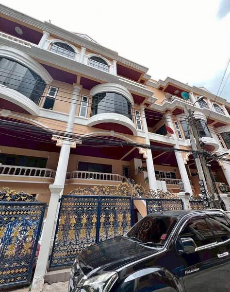 Thong Lo Classic Home
