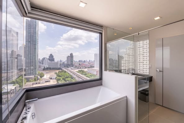 room interior and bathroom of Urbano Absolute Sathon-Taksin