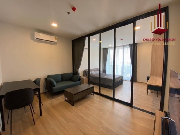 bedroom and room interior of XT Phayathai