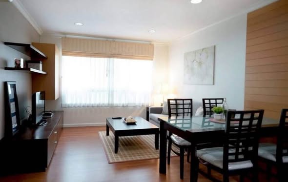 living room and room interior of Lumpini Suite Sukhumvit 41