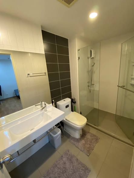 bathroom of The President Sathon-Ratchaphruek 1