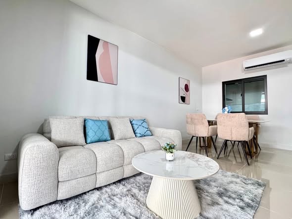 living room of พลีโน่ สุขุมวิท-บางนา 3 Pleno Sukhumvit-Bangna 3