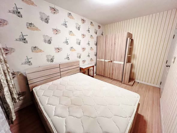 bedroom of 624 Condolette