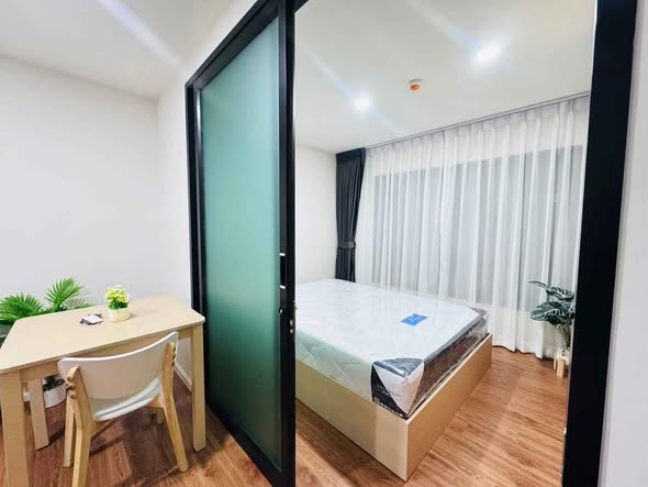 bedroom and room interior of ALIVE SUKHUMVIT 76