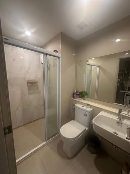 bathroom of แอสปาย เอราวัณ ไพร์ม Aspire Erawan Prime