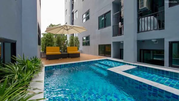 pool of B-Loft Sukhumvit 115