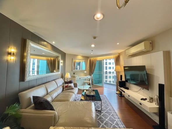 living room and bedroom of Belle Grand Rama 9