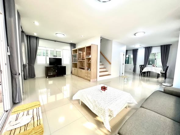 living room and bedroom of Casa Grand Taksin House Rama 2 – Chom Thong | Q House