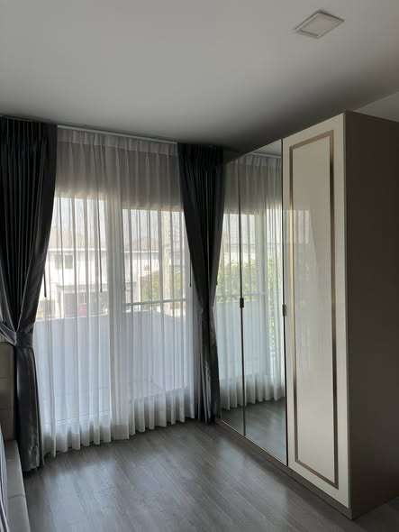 room interior of Chaiyaphruek Ramindra Expressway-Chatuchot