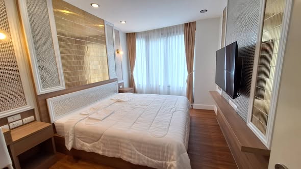 Collezio Sathon-Pipat