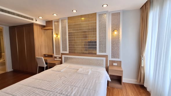 Collezio Sathon-Pipat