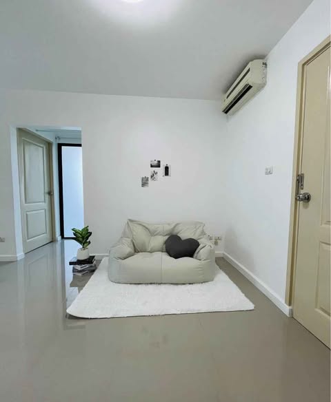 bedroom and living room of iCondo Sukhumvit 105