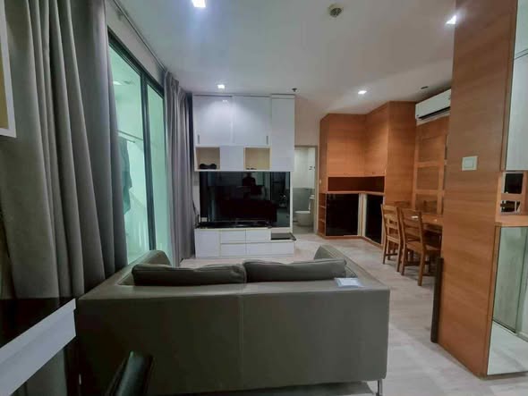 living room and bedroom of Ideo Mobi Rama 9