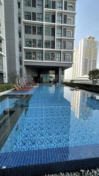 pool of Ideo Mobi Sathorn