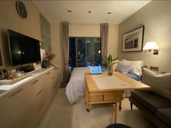 bedroom and living room of Ideo Mobi Sukhumvit 81