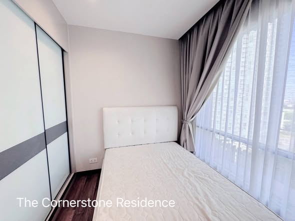 bedroom and room interior of Ivy Ampio