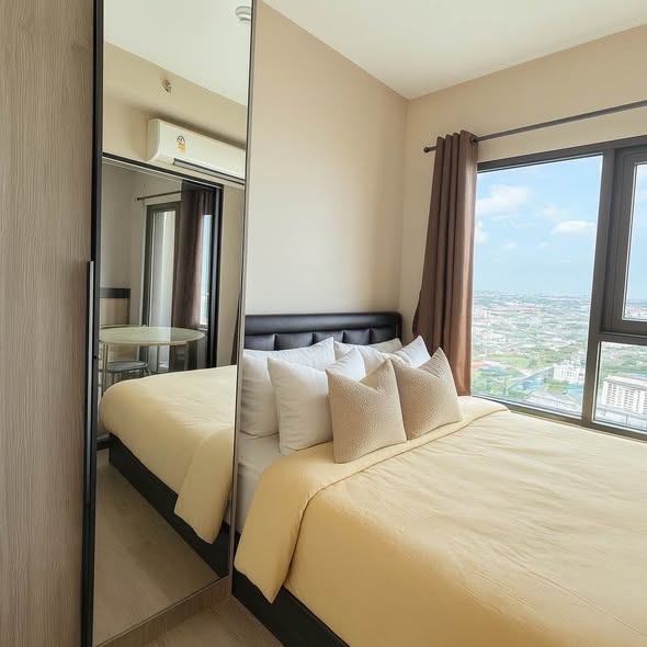 bedroom and room interior of Kensington Sukhumvit-Thepharak