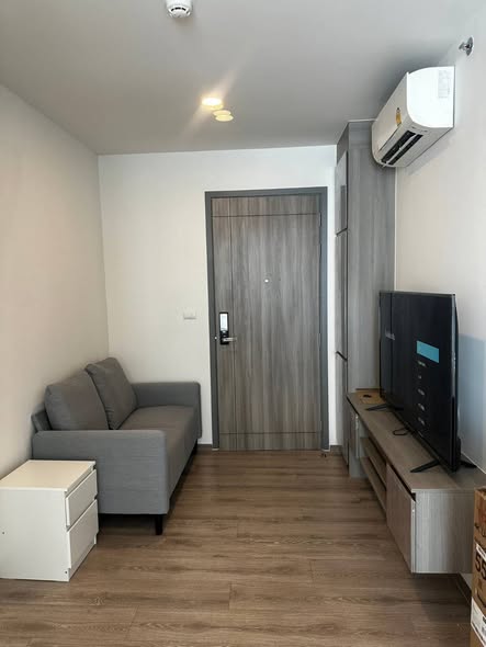 bedroom and room interior of Knightsbridge Collage Sukhumvit 107