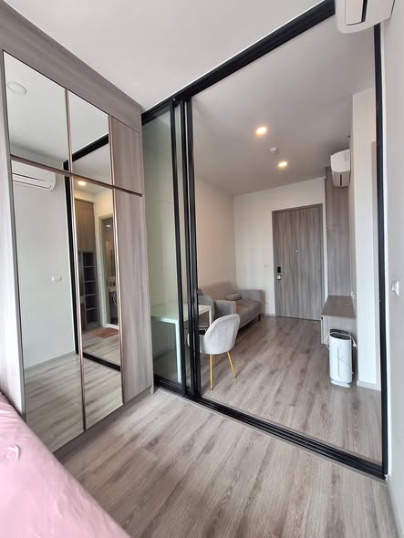 bedroom and room interior of KnightsBridge Prime Ratchayothin