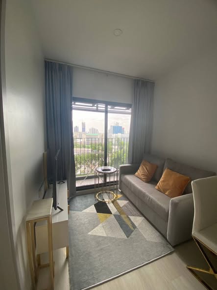 living room and bedroom of KnightsBridge Prime Sathon