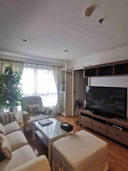 living room of Lumpini Place Rama 4 – Kluai Nam Thai