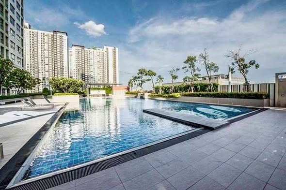 pool of Lumpini Place Rama 4 – Kluai Nam Thai