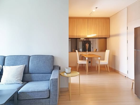 living room of Lumpini Suite Phetchaburi – Makkasan