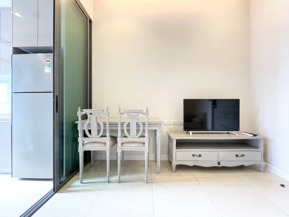 room interior of Mayfair Place Sukhumvit 50