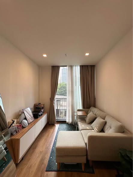 living room and bedroom of Noble BE33