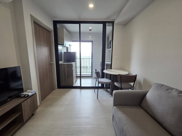 bedroom and room interior of Nue Cross Khu Khot Station (นิว ครอส คูคต สเตชัน)