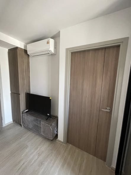 bedroom and room interior of Nue Cross Khu Khot Station (นิว ครอส คูคต สเตชัน)