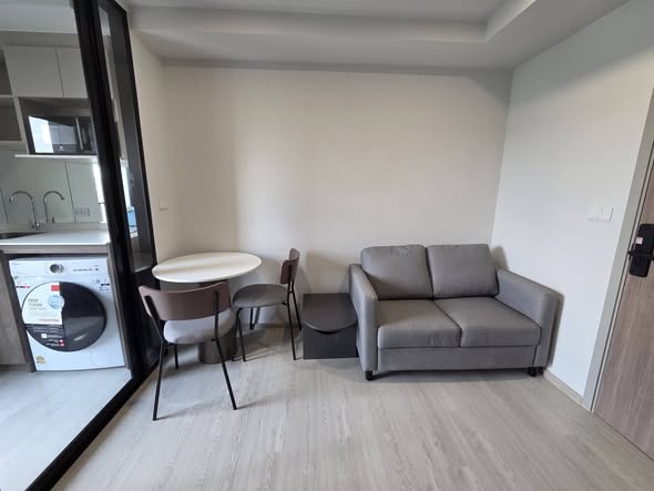 Nue Cross Khu Khot Station (นิว ครอส คูคต สเตชัน)