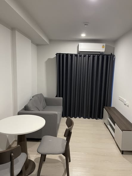 room interior of Nue Cross Khu Khot Station (นิว ครอส คูคต สเตชัน)