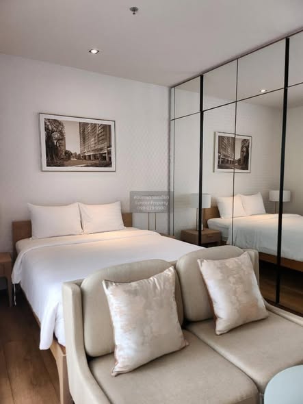 bedroom of Park Origin Phrom Phong