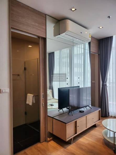 bedroom and room interior and bathroom of Park Origin Phrom Phong