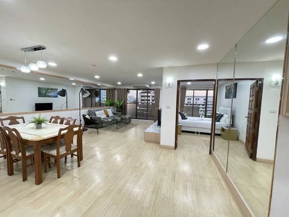 room interior of Phatthanakan 51 Alley