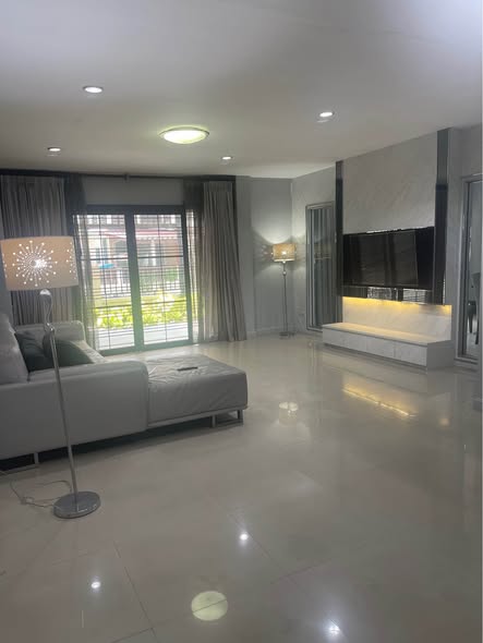 bedroom of Piemsuk Rattanathibeth-Rachapruek