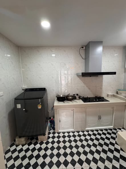 bathroom and kitchen of Ratchada City 18 Condo