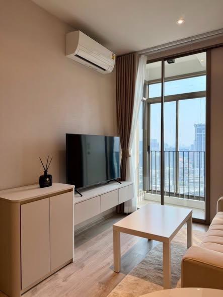 bedroom of Rhythm Ekkamai Estate